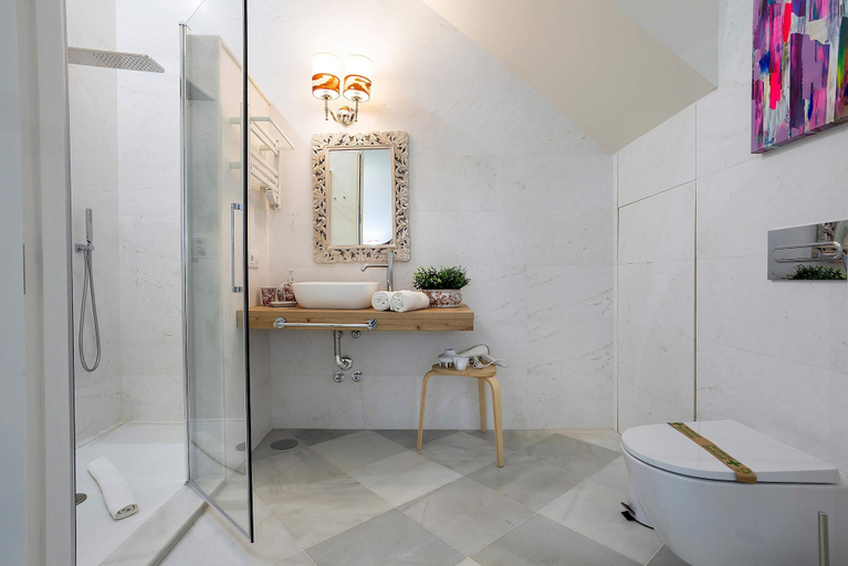 Room 3, Luxury Duplex in Seville With a Private Pool Mendoza Rios III, Sevilla