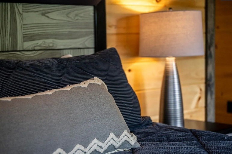 Room 2, Moonlight Ridge 2 Bedroom Cabin, Sevier