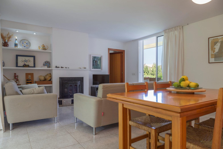 Room 5, Can Francesc Wifi BBQ Garden 200m From the Beach for 8, Baleares