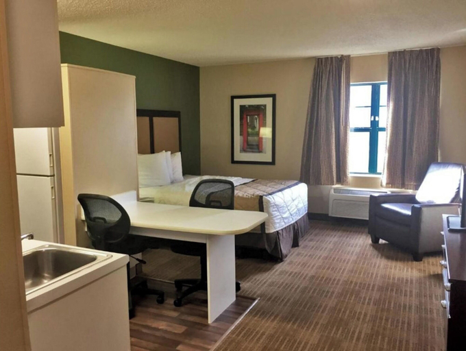 Room 2, Motel 6 Suites Rochester Henrietta NY, Monroe