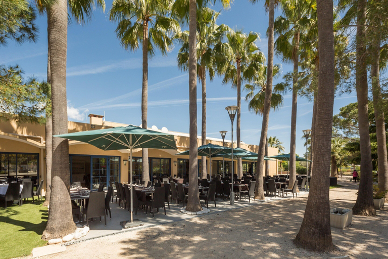 Outdoor dining 2, Smart Escape With Pool, Alpes-Maritimes