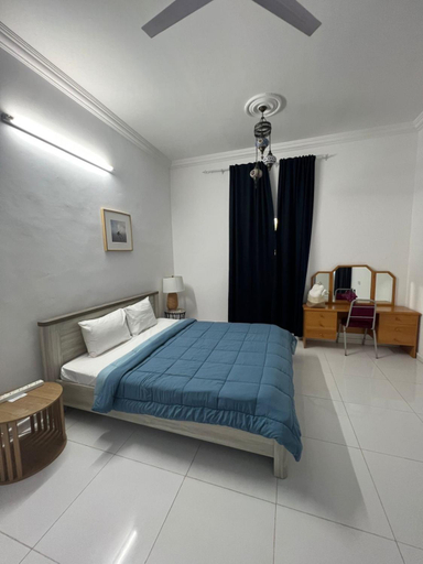 Bedroom 2, SalemFish Guest House, Sur