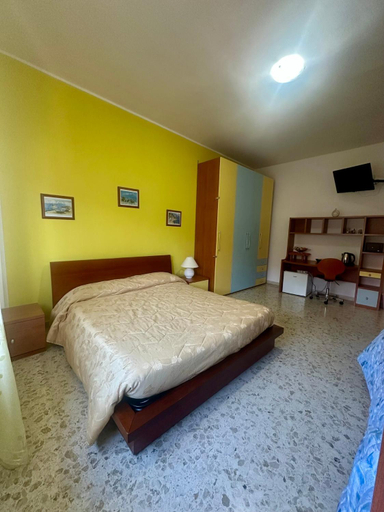 Others 3, Lincoln B&B, Caserta