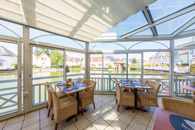 Dining 4, 2-bedroom Beach Cottage, Somme