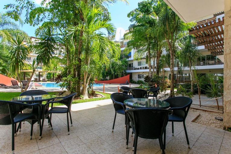 Food & Drinks 5, Sabbia Condos block from 5th, Cozumel