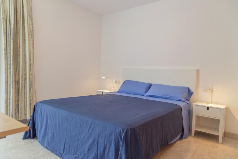 Room 4, Can Francesc Wifi BBQ Garden 200m From the Beach for 8, Baleares