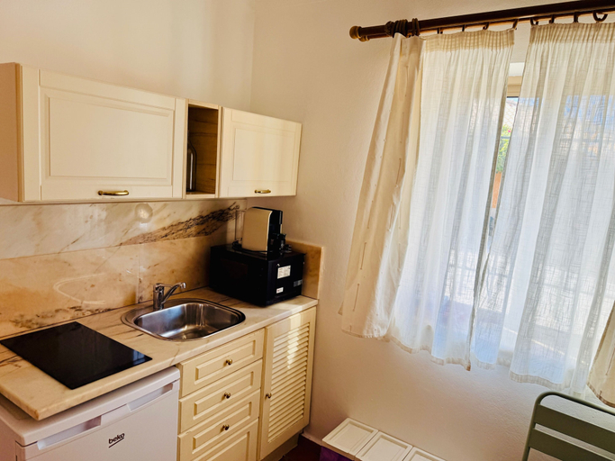 Private kitchen, Seaview Studio Apartment Sleeps 3 With Pool, Lagos