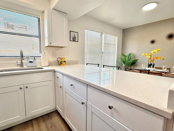 Interior 4, Coral Breeze Escape, Lee