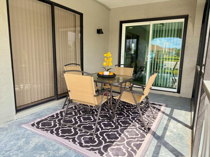 Interior 2, Coral Breeze Escape, Lee