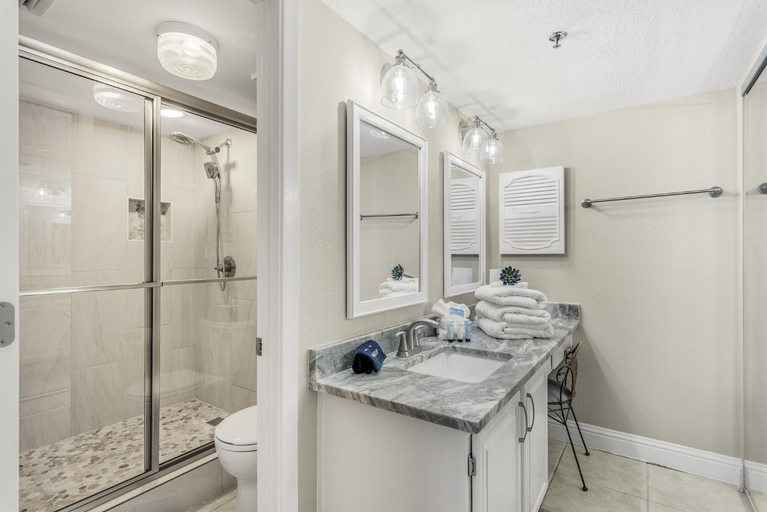 Bathroom 4, Mainsail, Walton