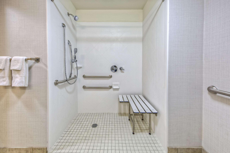 Bathroom, Hampton Inn Indianola, MS, Sunflower