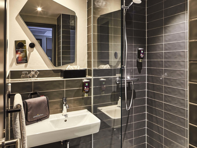 Bathroom 4, Ibis Styles Pforzheim, Pforzheim