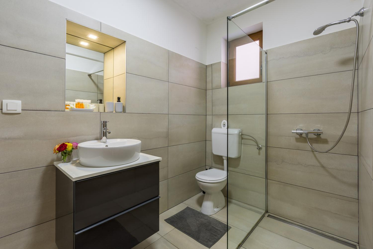 Bathroom 2, Apartments ZOMZI, Poreč