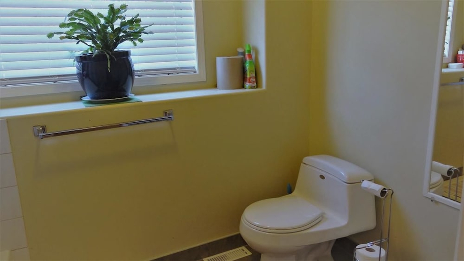 Bathroom 3, Brother Li Homestay, Division No. 6