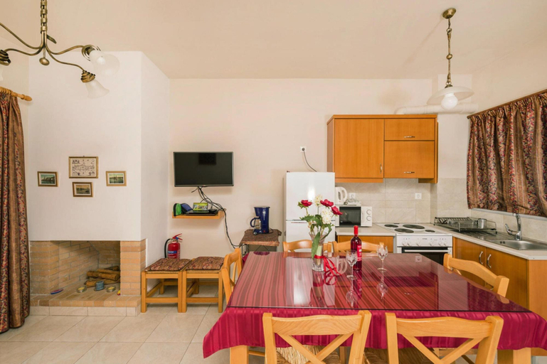 Private kitchen 5, Saltwater Pool Flat in Chania, Crete