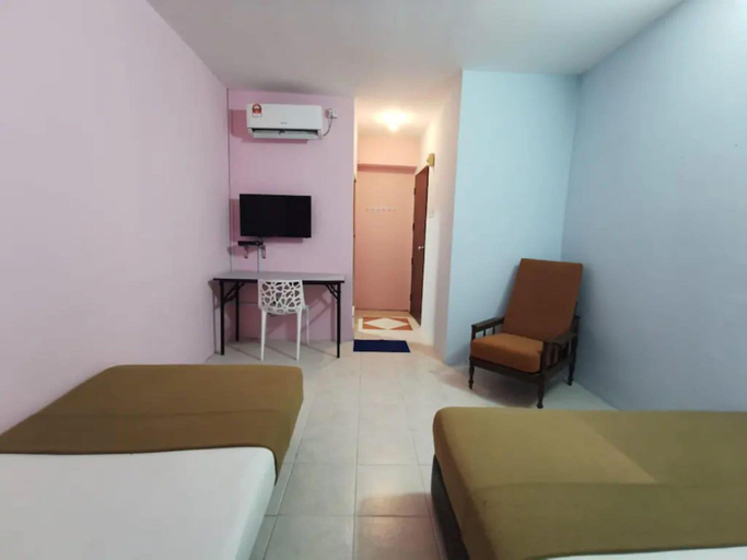 Room 5, Seven Day Inn, Lipis