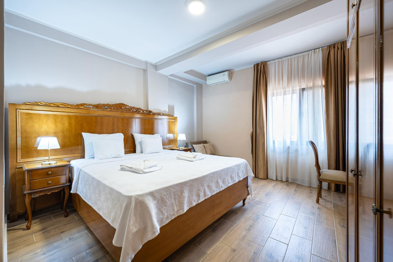Others 5, Hotel Perun