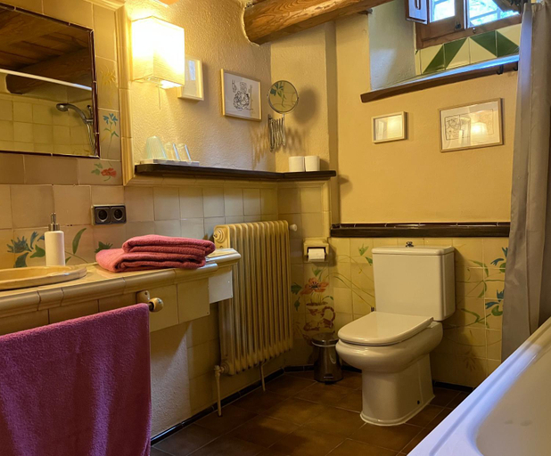 Bathroom 4, Can Vila, Girona