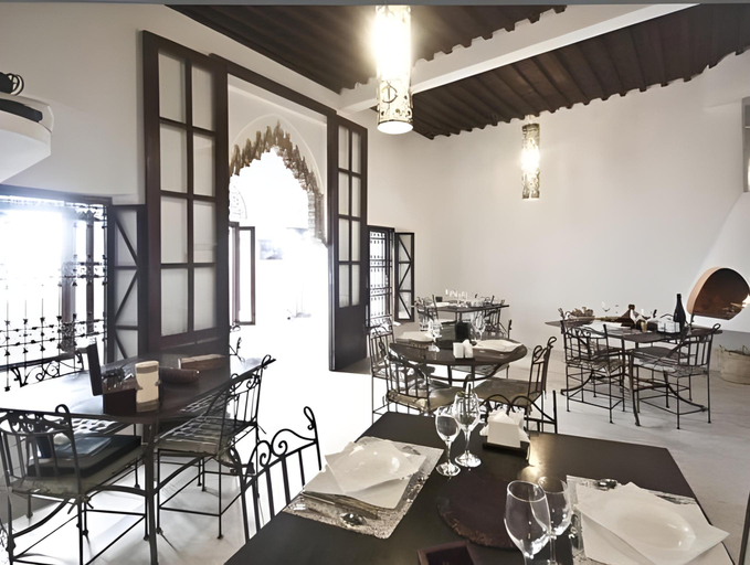 Food & Drinks 5, Riad El Maâti, Rabat