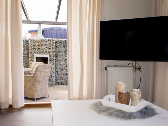 Living room 2, Relaxing Holiday Home in Hulshorst With Terrace, Harderwijk