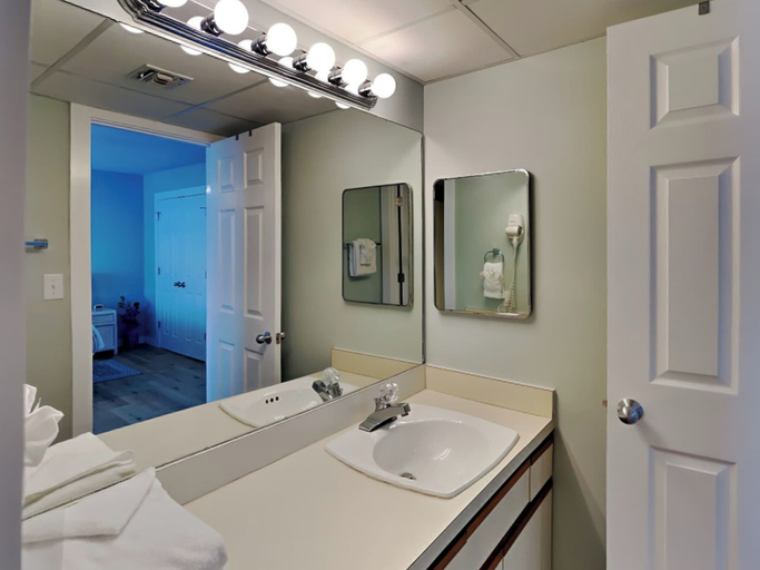 Bathroom 4, Watercrest #1401 by Resort Collection, Bay