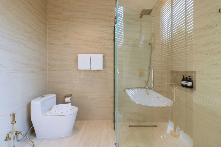 Bathroom 2, 3BR Retreat in Quiet Luxury Area V307, Pulau Phuket