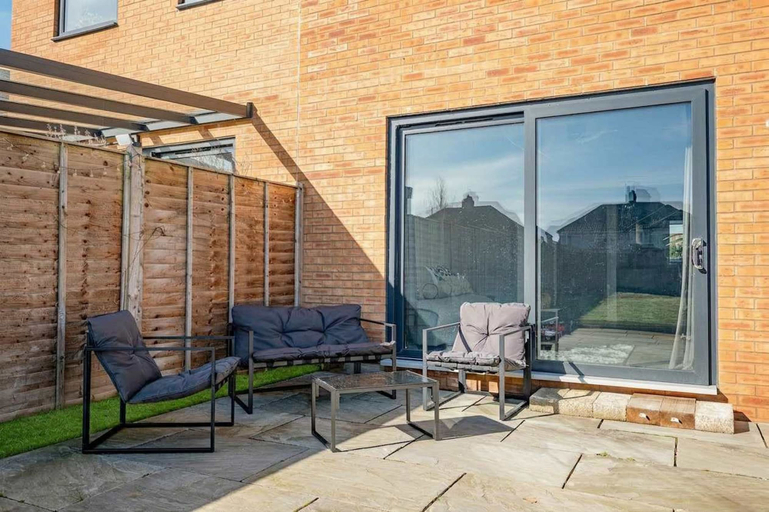 Room 5, Perfect Booking 4 Bed Home in Swindon, Swindon