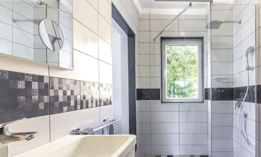 Bathroom 5, Villa Arta in Medulin met Jacuzzi en Sauna, Medulin
