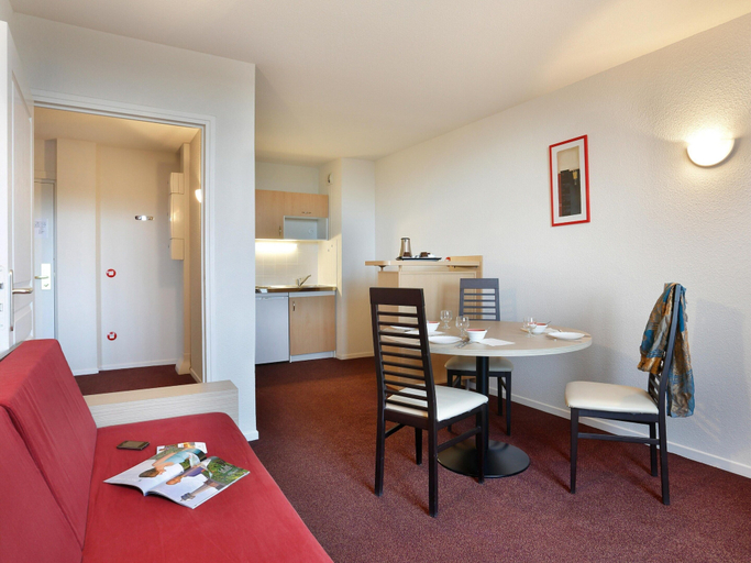 Dining 3, Heritage Stay for Four in Epernay, Marne