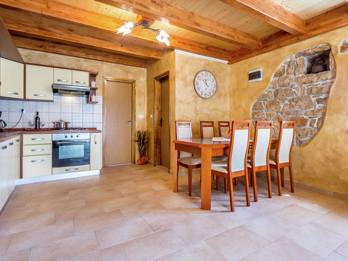 Others 3, Stone Cottage Ideal for Families, With Private Pool and air Conditioning, Svetvinčenat