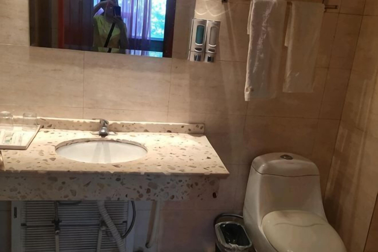 Bathroom 5, Jingbian Blue Diamond Business Hotel, Yulin