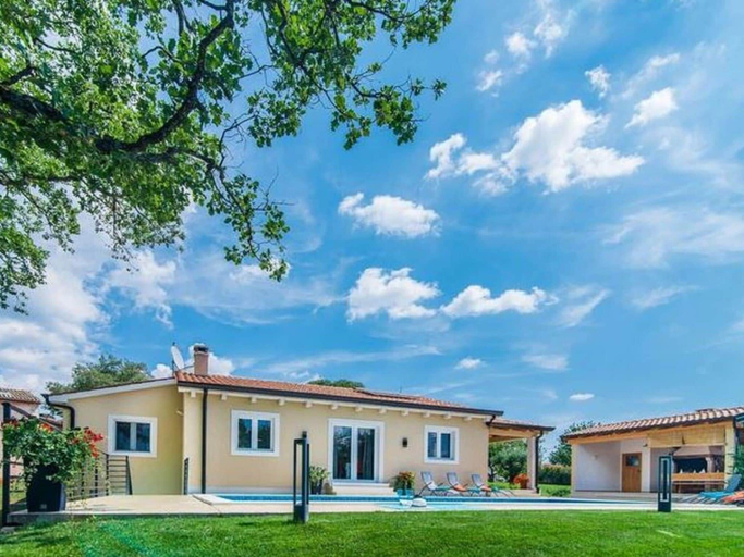 Others 5, Beautiful Detached Villa With Private Pool, Terrace and Spacious Garden, Tinjan