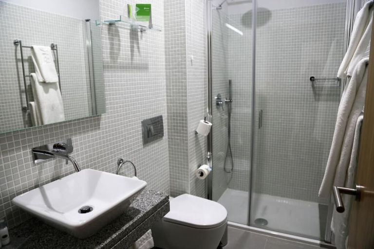 Bathroom 4, INATEL Manteigas, Manteigas