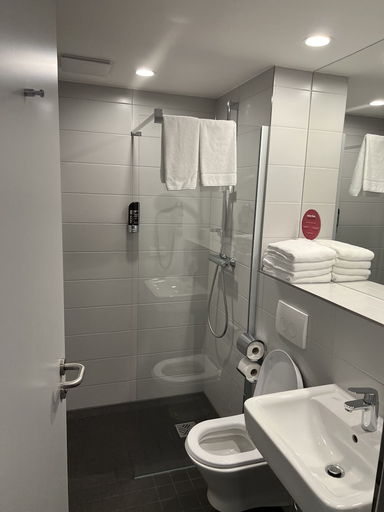 Bathroom, Serways Hotel Lüneburger Heide West, Heidekreis