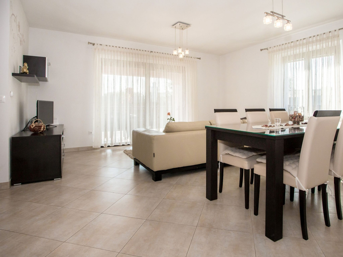 Others 5, Lavish Holiday Home in Tinjan With Private Swimming Pool, Tinjan
