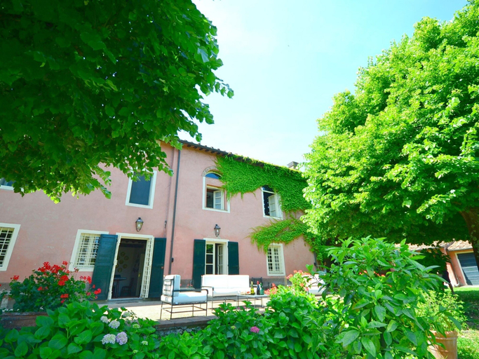 Others 5, Charming Holiday Home, Near Lucca With a Private Pool, Lucca