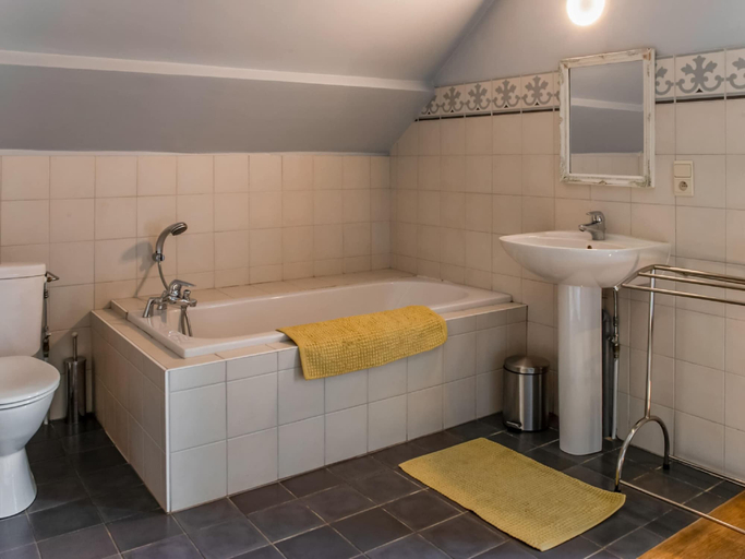 Others 2, Stunning Chalet in Goe With Swimming Pool, Sauna, Terrace, Liège