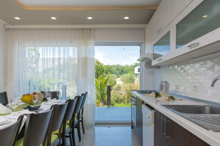 Private kitchen, Villa Arta in Medulin met Jacuzzi en Sauna, Medulin