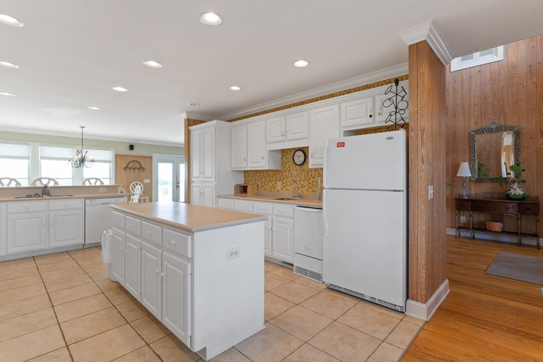 Private kitchen 5, Cypress Hall 6 Bedroom Home by RedAwning, Brunswick