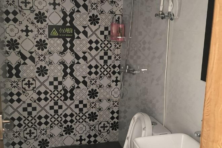 Bathroom 3, Dahai Zhizi Inn, Zhoushan