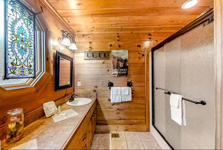 Bathroom 3, Bear Tracks, Sevier
