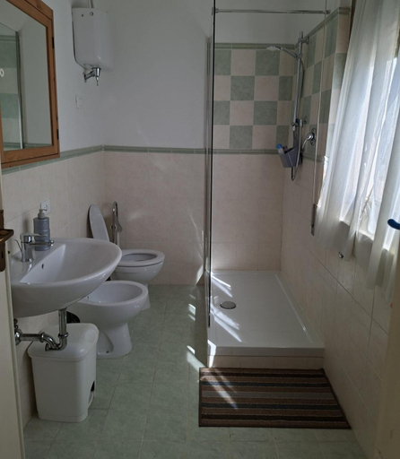 Bathroom 2, Affitta camere Via Piave, Perugia