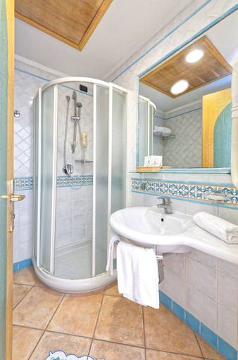 Bathroom 4, Hotel Punta Imperatore, Napoli