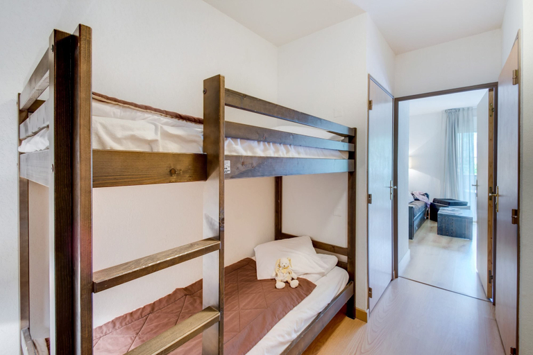 Room 5, Comfortable Loudenvielle Valley Stay for 6, Hautes-Pyrénées