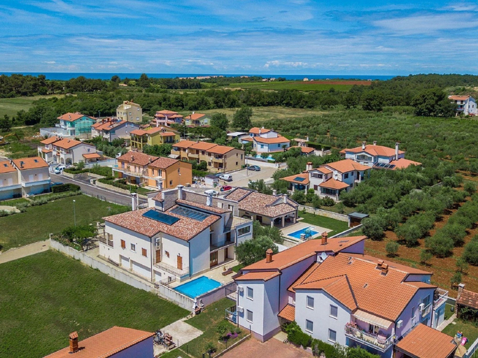 Others 3, Cosy Apartment in Umag With Swimming Pool, Novigrad