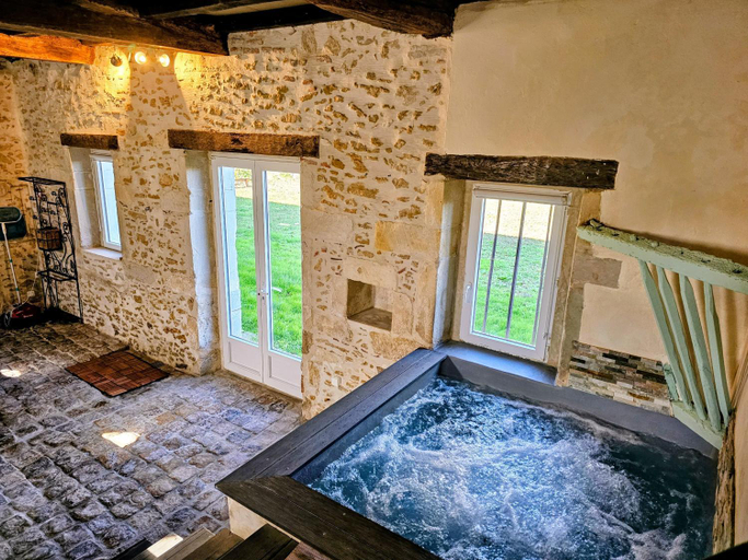 Bathroom, Chateau Arche d'Aure, Landes