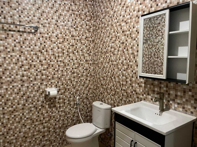 Bathroom 5, Hotel Florida, Lombok