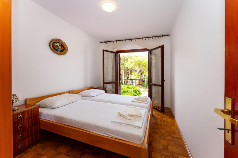 Bedroom 2, Drazen Charming First Floor Apartment, Novalja