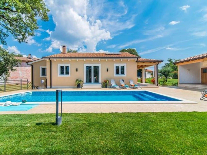 Others 2, Beautiful Detached Villa With Private Pool, Terrace and Spacious Garden, Tinjan