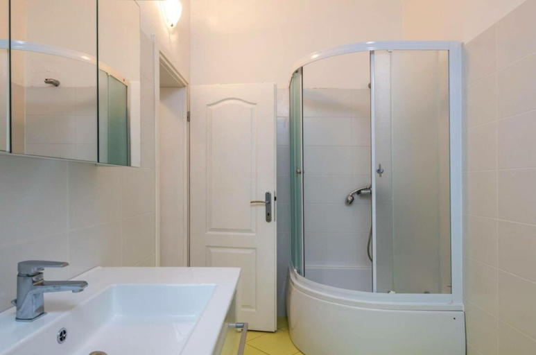 Bathroom 4, Jana 1 Comfortable Holiday Residence, Poreč
